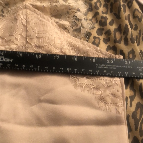 Ramisu Ivory silky camisole / shell with eyelash lace trim - Picture 5 of 10